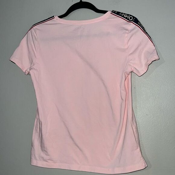 TOMMY HILFIGER
Women's Flag Logo T-Shirt - Picture 6 of 6